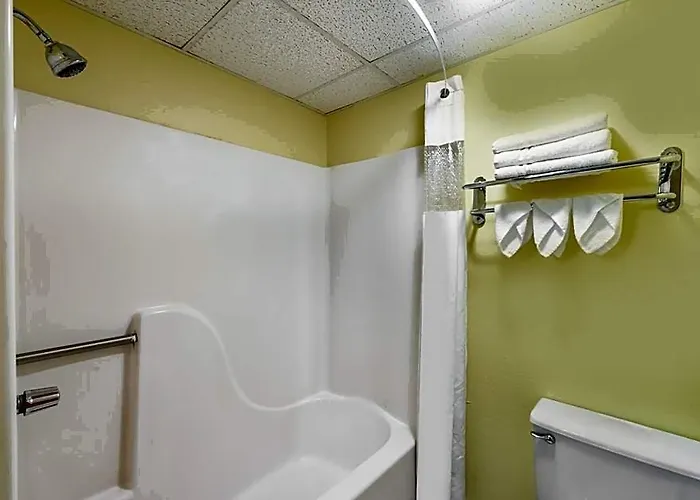 Super 8 By Wyndham Motel