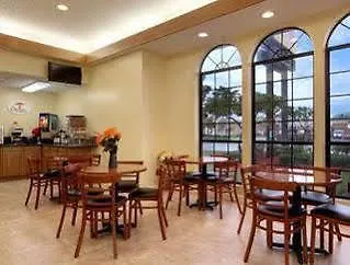 Super 8 By Wyndham Motel 2*